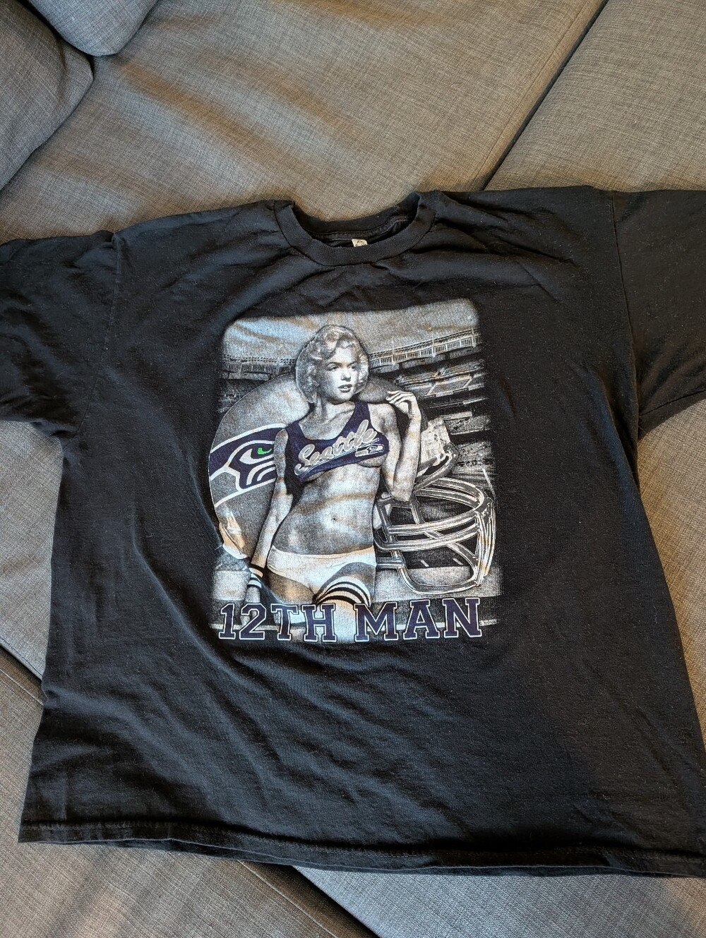 Men's Size 2X Seahawks Marilyn Monroe T-shirt!